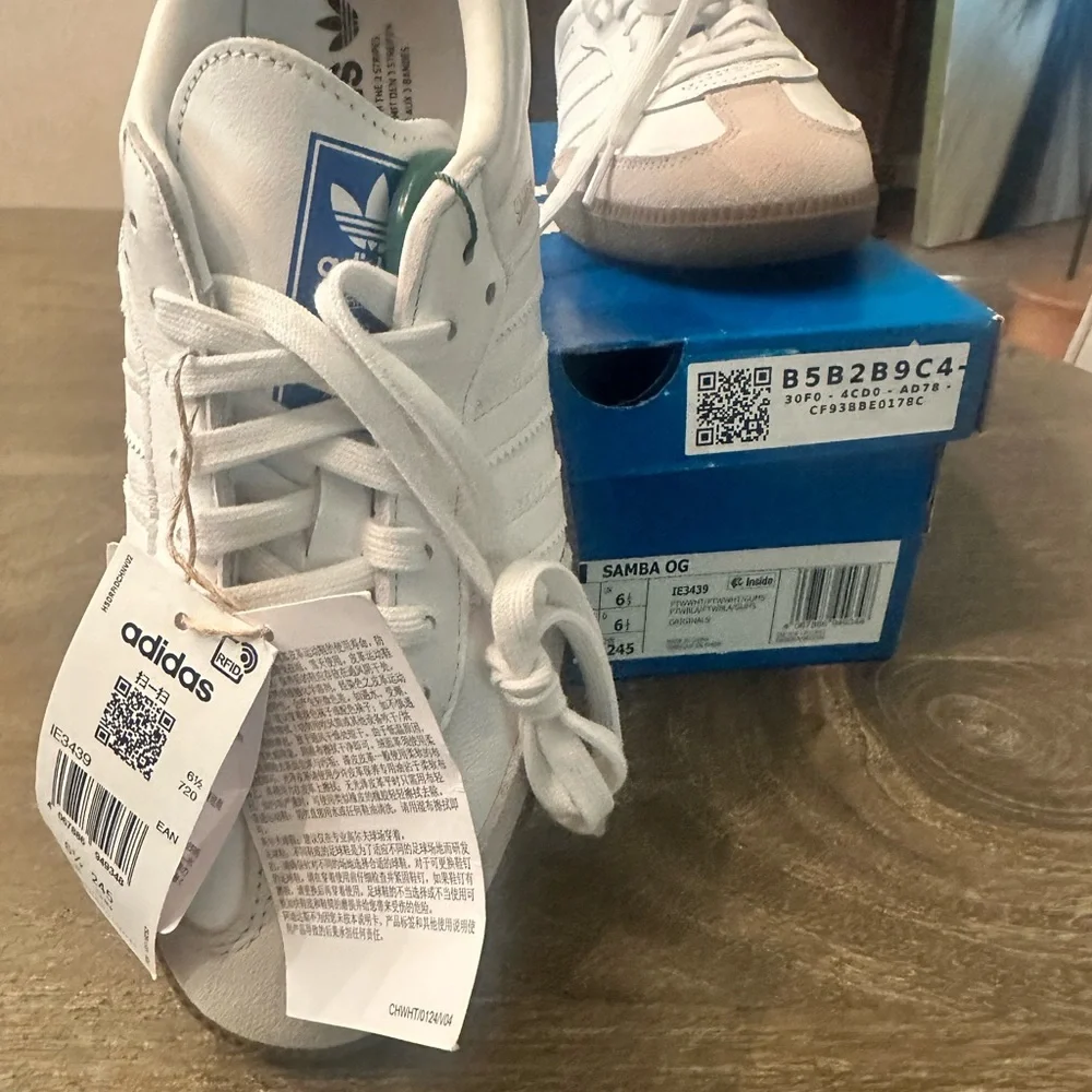 NWT! Adidas Samba Cloud White Blue Gum Sneakers
Men Sz /Fits Women Sz 8 (photo) - Picture 11 of 13